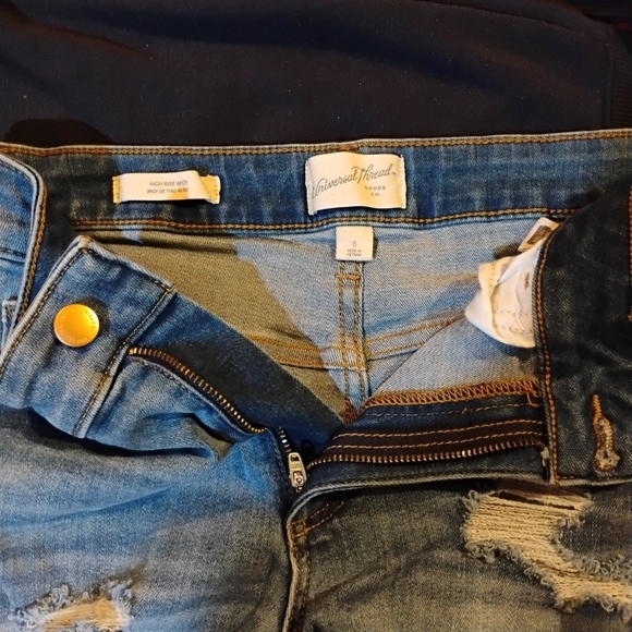 Nasty Gal Size 10 Top With Universal Thread Size 6 Distressed Shorts - Picture 7 of 10